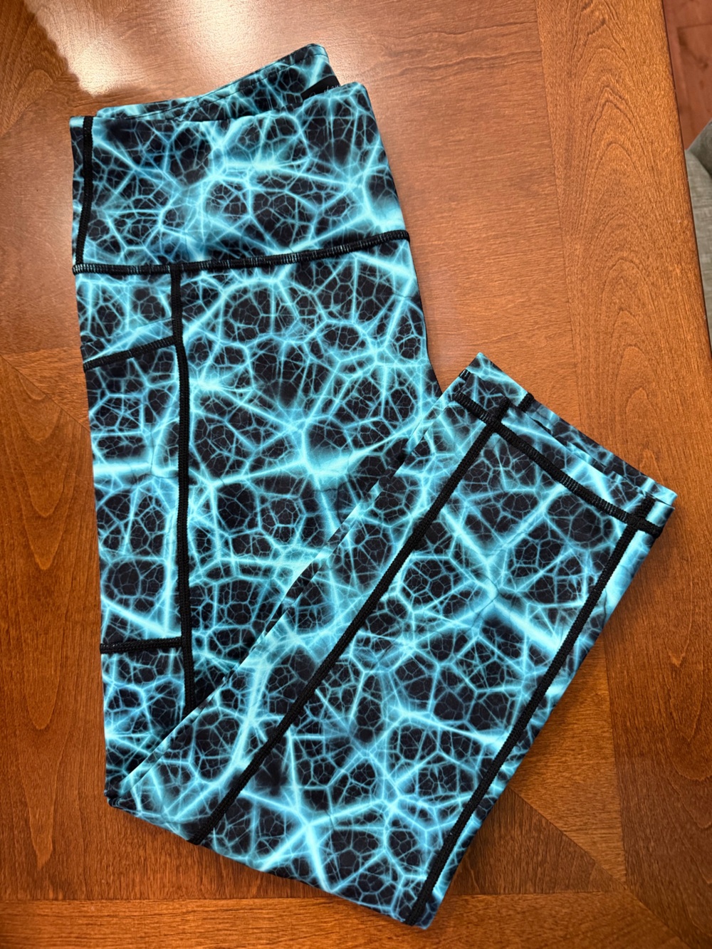 Constantly Varied Gear Turquoise Electricity Capris size Medium